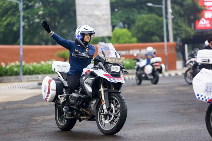 Aksi freestyle satu tangan