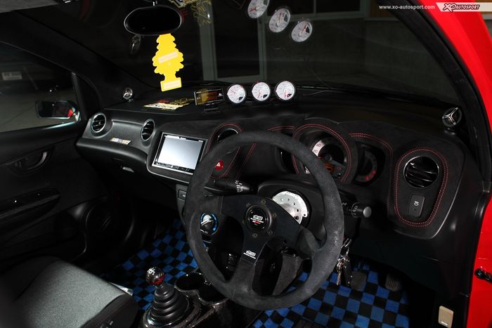 Kabin juga ikut diubah jadi lebih sporti