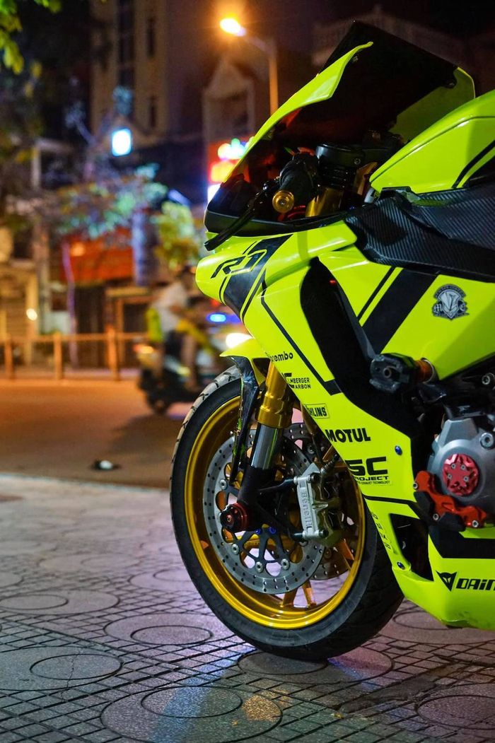 kaki-kaki sudah lebih dari cukup untuk tampilan moge