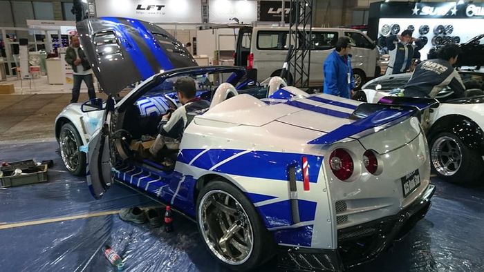 Tampilan belakang Nissan GT-R dari  basis Nissan 350Z