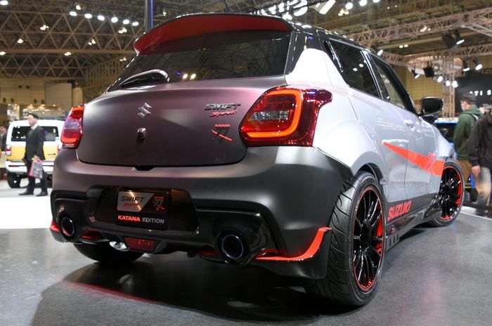 Tampilan  belakang Suzuki Swift Sport Katana Edition di Tokyo Auto Salon 2020