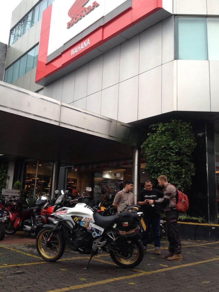 Honda CB500X milik Luke Phillips