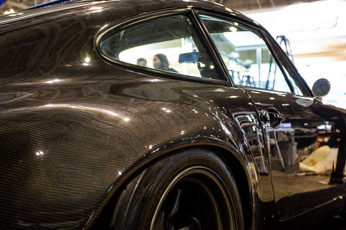 Body dibangun dari full serat karbon