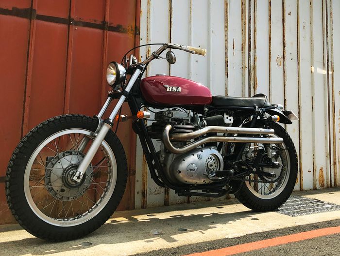 Tanpa banyak ubahan, BSA A65 ini kelihatan keren