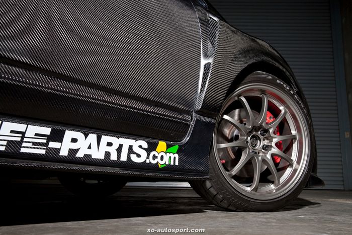 Tampilan pelek Honda Civic FD dengan body full serat karbon