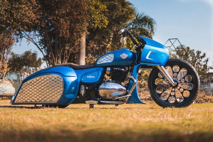 Royal Enfield Interceptor 650 bergaya bagger