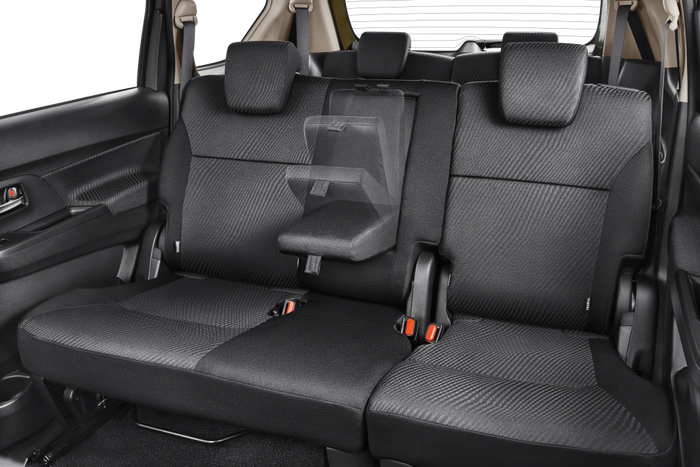 Second row center arm rest kini disematkan di All New Ertiga tipe GL, GX dan Suzuki Sport.