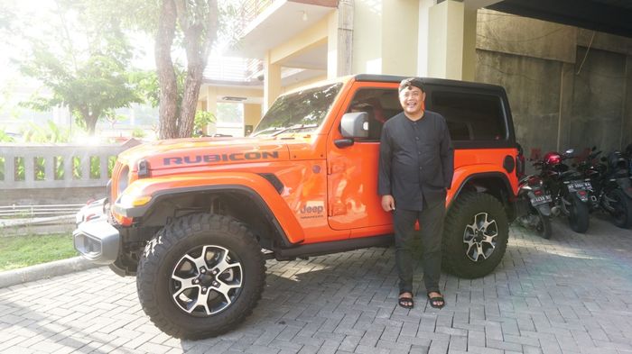 Bupati Karanganyar, Juliyatmono bersama mobil dinas barunya, Jeep Rubicon