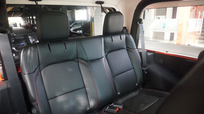 Bangku belakang Jeep Rubicon Bupati Karanganyar