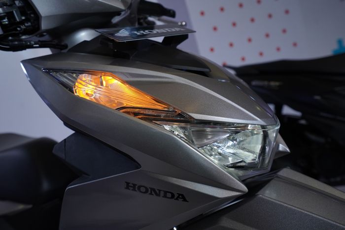 All New Honda BeAT 2020 menggunakan headlamp LED dan lampu sein masih bohlam