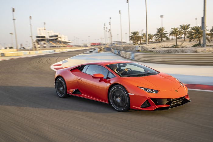 Lamborghini Huracan yang menggunakan transmisi DCT
