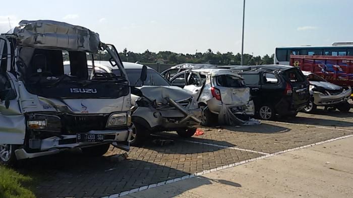 Mobil bekas kecelakaan