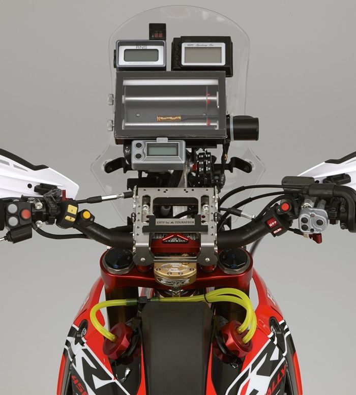 Honda CRF450 Rally ketambahan banyak fitur elektronik di setangnya