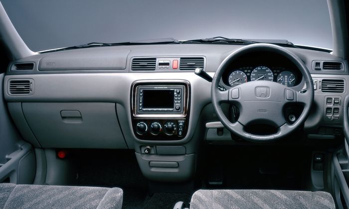 Interior Honda CR-V generasi pertama