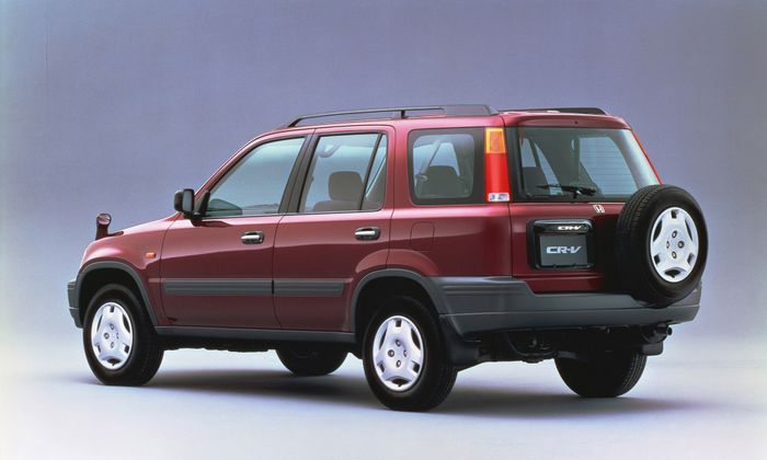 Bagian belakang Honda CR-V generasi pertama