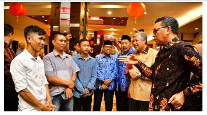 Chaerul pencipta pesawat bermesin Kawasaki Ninja 150 bertemu Gubernur Sulawesi Selatan Prof Nurdin Abdullah