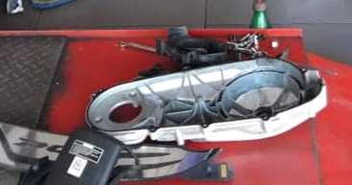 Part CVT Honda PCX 150 yang dibongkar
