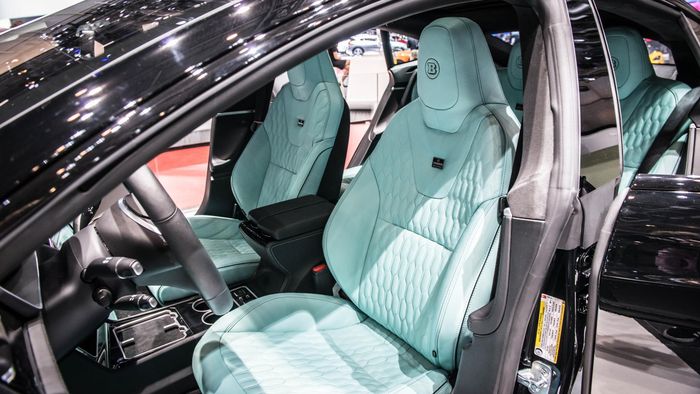 Tampilan kabin modifikasi Tesla Model S hasil garapan Brabus