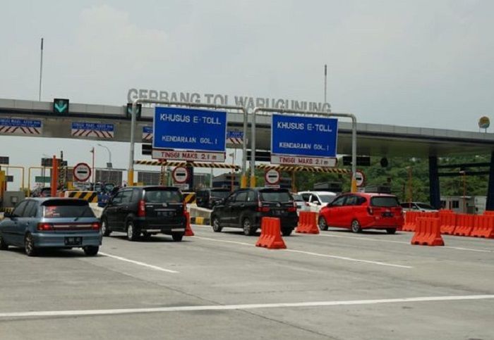 Ruas Jalan Tol Surabaya-Mojokerto pakai sistem transaksi tertutup.