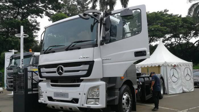 Ilustrasi truk Mercedes-Benz dari Daimler Indonesia