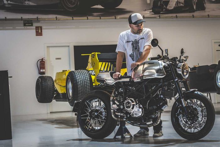 Sebuah cafe racer yang nyaman tapi juga bertenaga