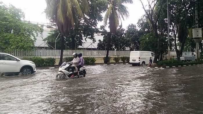 Banjir di Jalan Gaya Motor Raya, Sunter, Jakarta Utara, Jumat (24/1/2020). (Wartakotalive/Desy Selviany)