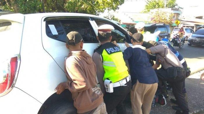 Posisi kendaraan yang terjadi kecelakaan di jalan Ahmad Yani Kota Tanjungpinang, Jumat(24/1/2020) pagi. (TRIBUNBATAM) - 24012020_kecelakaan2.jpg