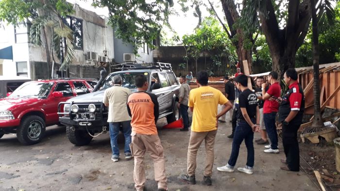 Para peserta Smart Offroading 4X4 Safety Program saat mengikuti sesi latihan parkir