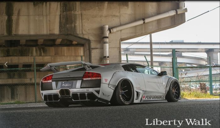 Tampilan belakang modifikasi Lamborghini Murcielago hasil garapan Liberty Walk