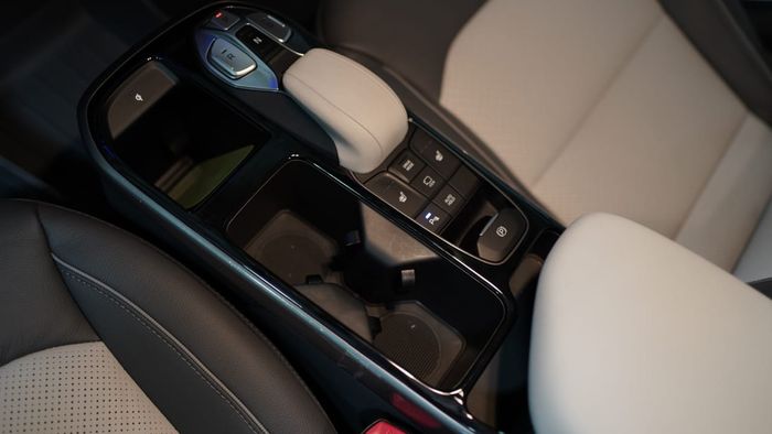 Hyundai Ioniq Electric pakai tombol untuk pengoperasian transmisi