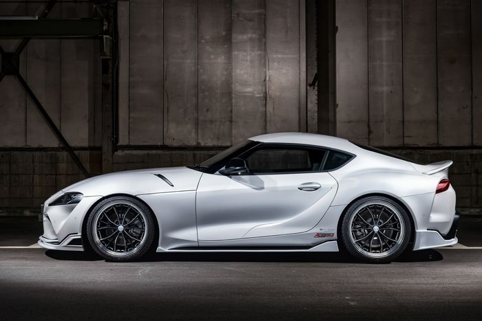 Tampilan samping Toyota Supra pakai body kit dari M'z Speed