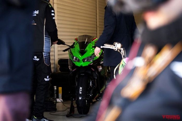 Kawasaki ZX-25R di Sirkuit Jerez, Spanyol.