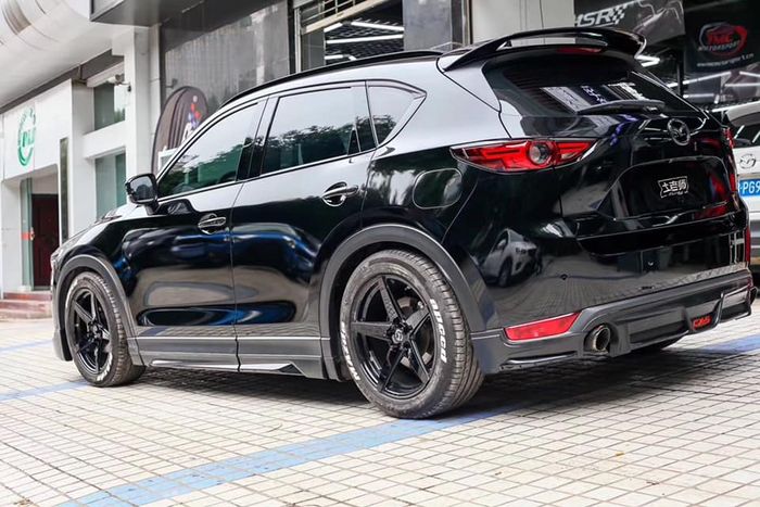 Tampilan samping modifikasi Mazda CX-5 pakai body kit DAMD