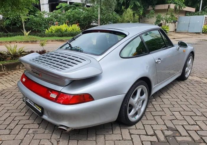 Tampilan belakang Porsche 911