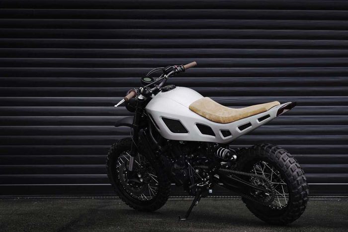 Bodi aluminium dan jok suede jadi perpaduan yang menarik