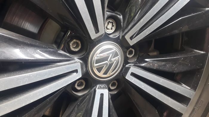 Safety bolt terdapat di VW Tiguan CBU