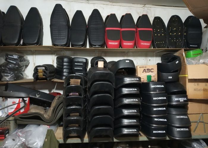 Pilihan jok custom di Lapak Satusetengah.