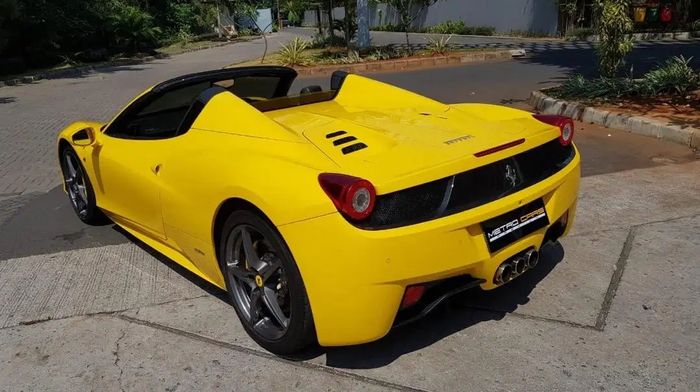 Ferrari 458 Spider tahun 2013