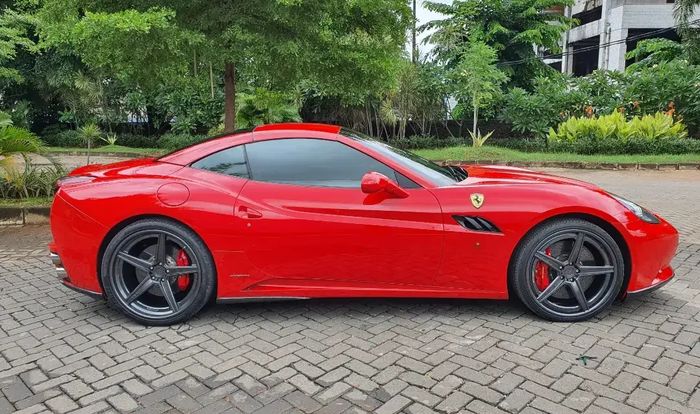 Ilustrasi Ferrari California Tahun 2010