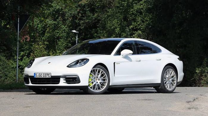 Ilustrasi Porsche Panamera 4 E-Hybrid