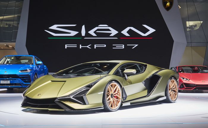 Lamborghini Sian FKP 37 yang mejeng di booth Lamborghini pada ajang IAA Frankfurt Motor Show 2019