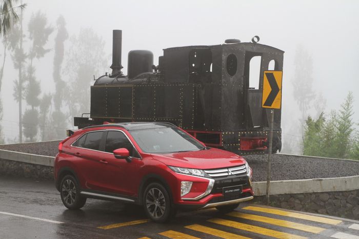 Tampilan stylish Eclipse Cross bikin berkendara makin percaya diri