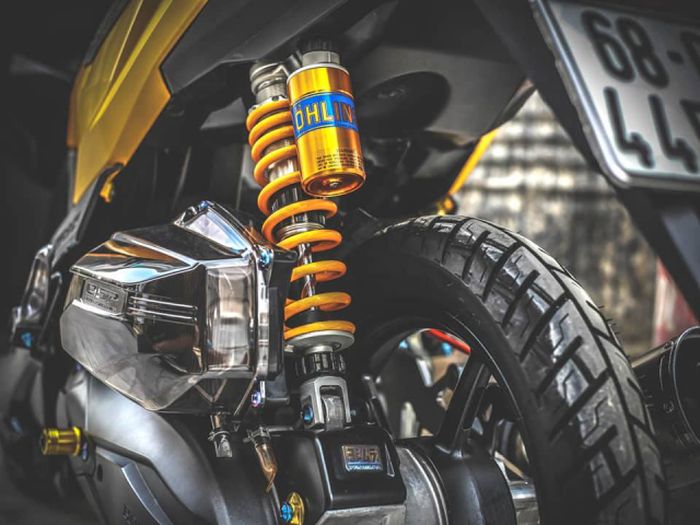 Shock Ohlins jadi penyangga bagian belakang