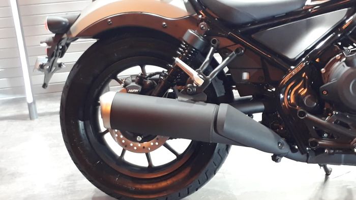 Sokbreker belakang Honda Rebel 500 bisa disetel preload