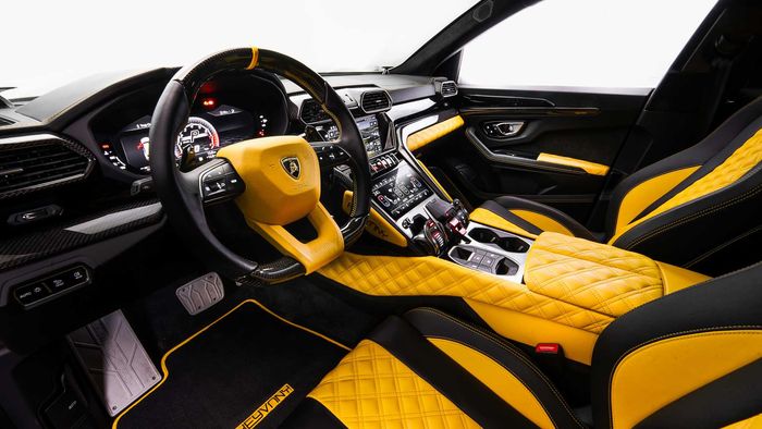 Tampilan kabin modifikasi Lamborghini Urus dengan tampilan gahar