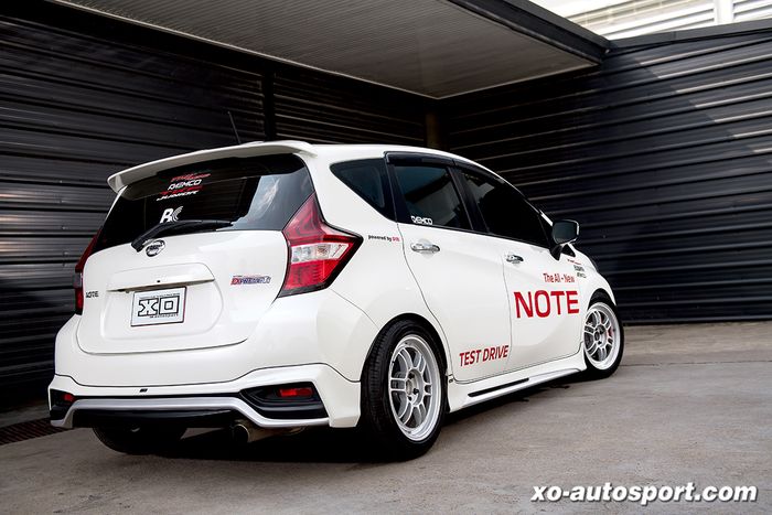 Tampilan belakang juga diubah jadi racing