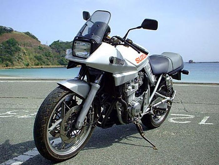 Suzuki GSX400S Katana