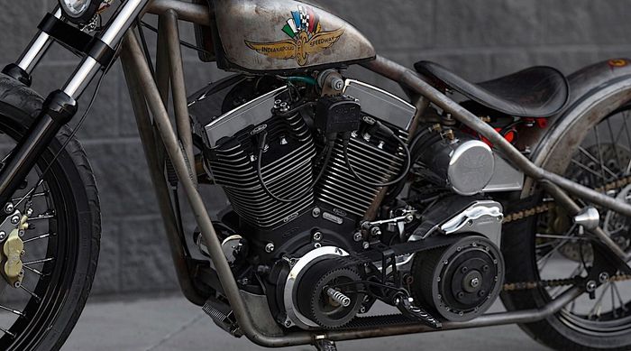 Motor ini bangun menggunakan rangka CFL dan mesin REVTech