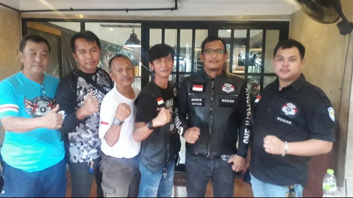 Darus pemilik Harley- Davidson Police kedua dari kanan