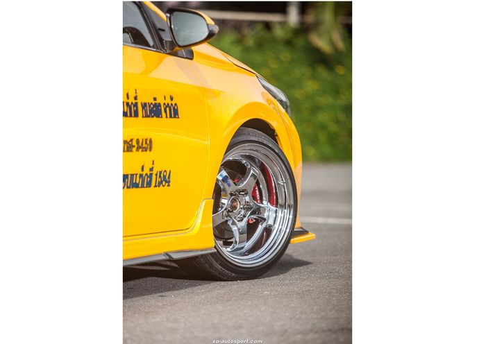 Kaki-kaki diubah jadi keren pakai pelek 18  inci